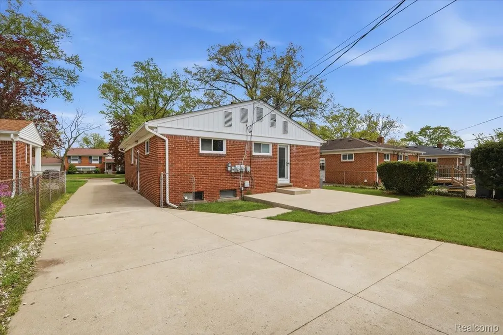 2915 Oliver Road Royal Oak City MI 48073