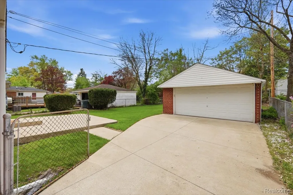 2915 Oliver Road Royal Oak City MI 48073