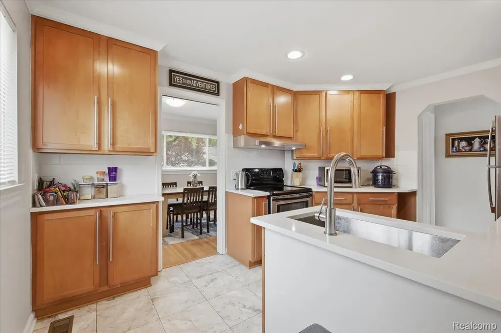 2915 Oliver Road Royal Oak City MI 48073