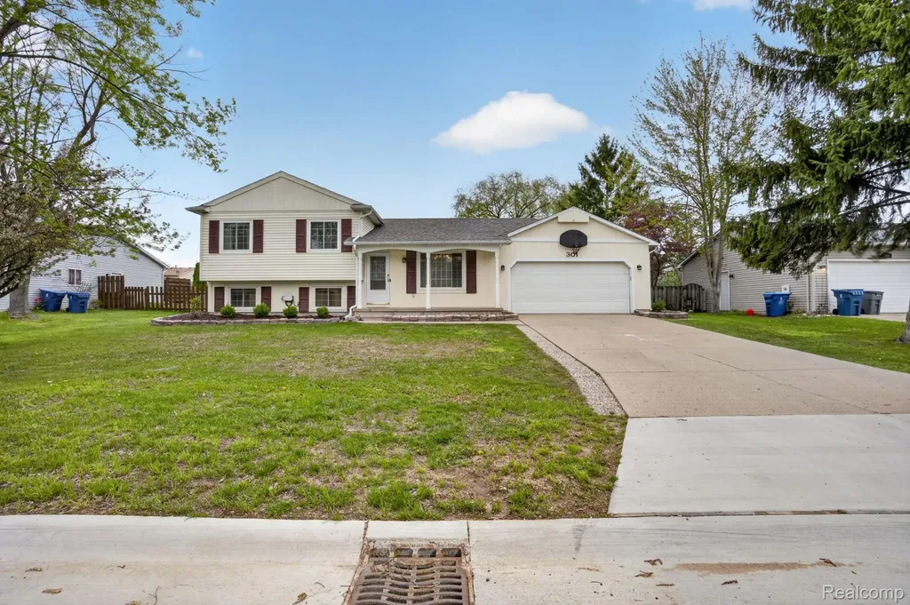 301 Lindenwood Drive Linden City MI 48451