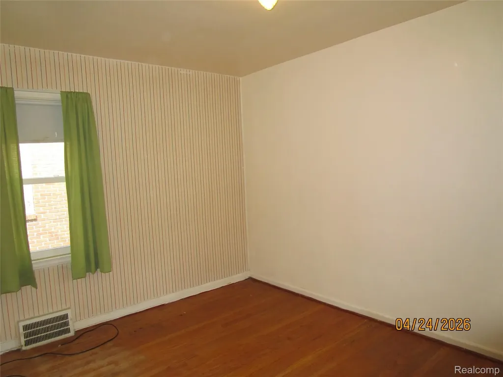 19500 Hoover Street Detroit City MI 48205
