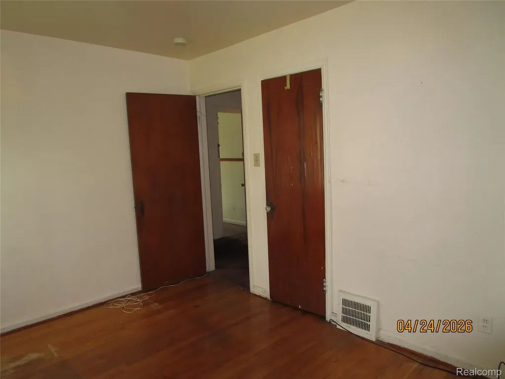 19500 Hoover Street Detroit City MI 48205