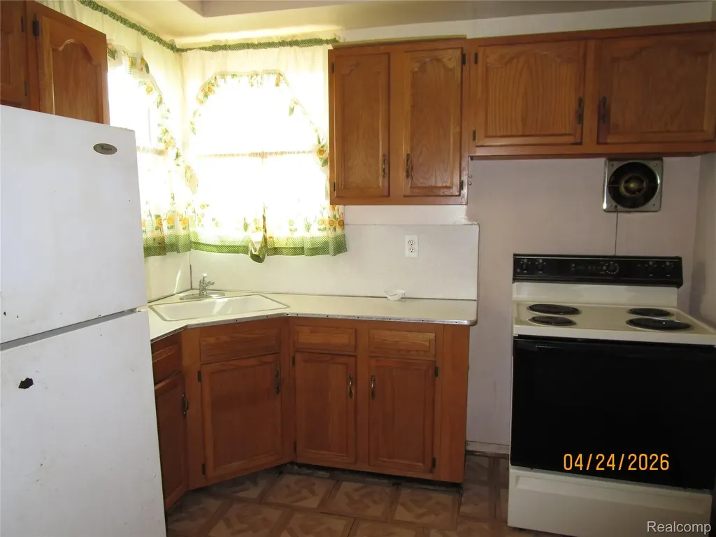 19500 Hoover Street Detroit City MI 48205
