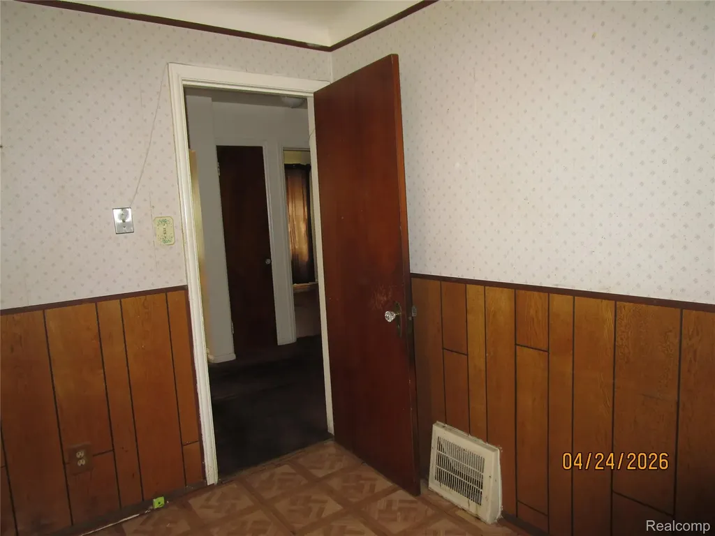 19500 Hoover Street Detroit City MI 48205