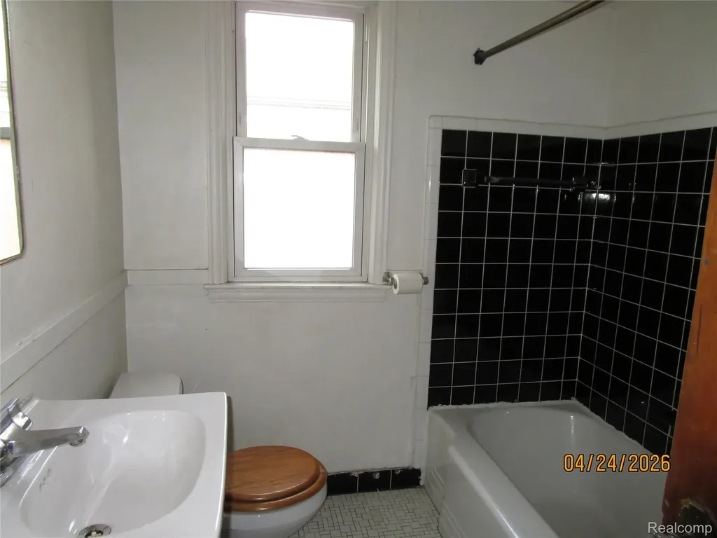 19500 Hoover Street Detroit City MI 48205