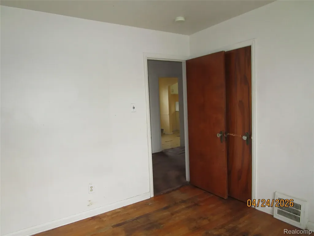19500 Hoover Street Detroit City MI 48205
