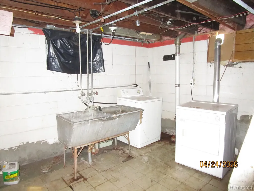 19500 Hoover Street Detroit City MI 48205