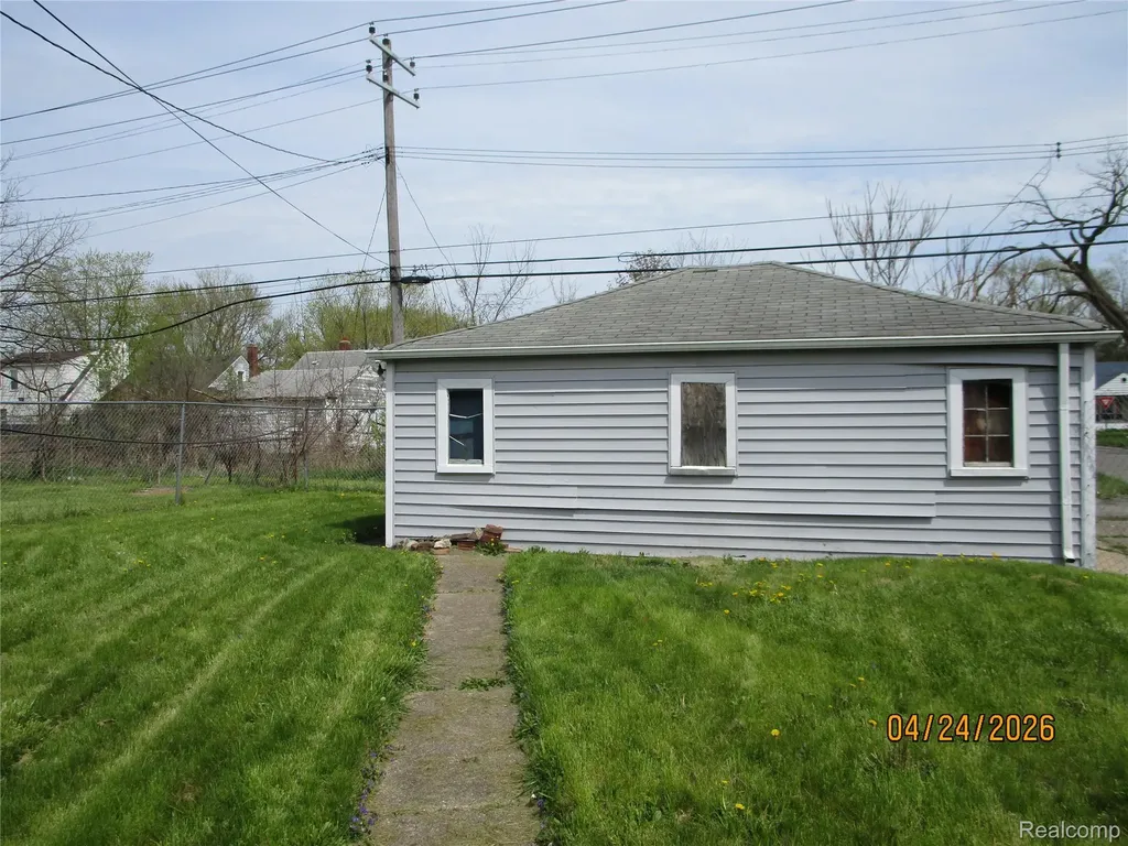 19500 Hoover Street Detroit City MI 48205