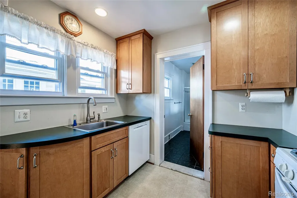 1037 Longfellow Avenue Royal Oak City MI 48067