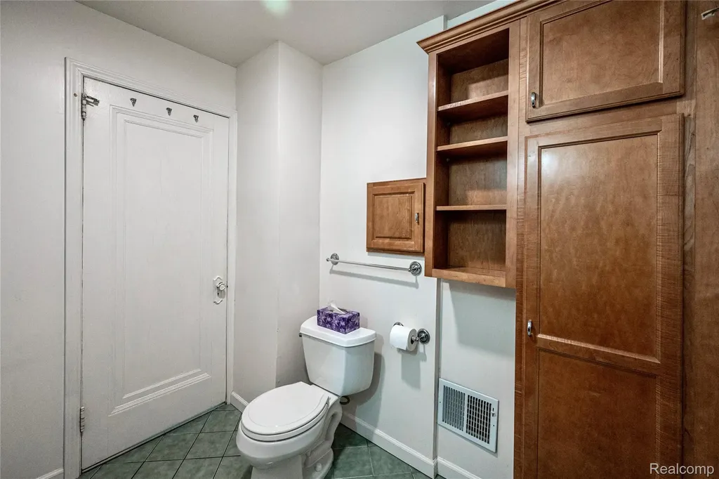 1037 Longfellow Avenue Royal Oak City MI 48067