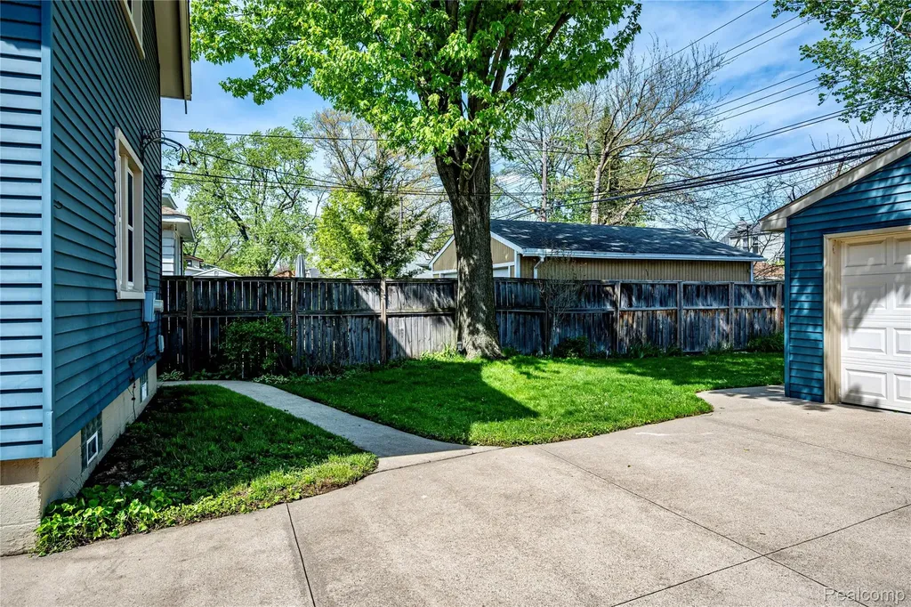 1037 Longfellow Avenue Royal Oak City MI 48067