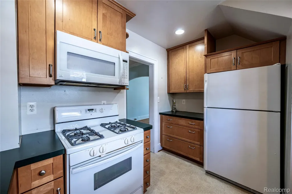 1037 Longfellow Avenue Royal Oak City MI 48067