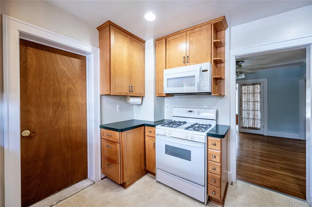 1037 Longfellow Avenue Royal Oak City MI 48067