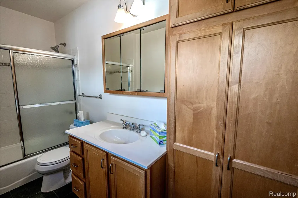 1037 Longfellow Avenue Royal Oak City MI 48067