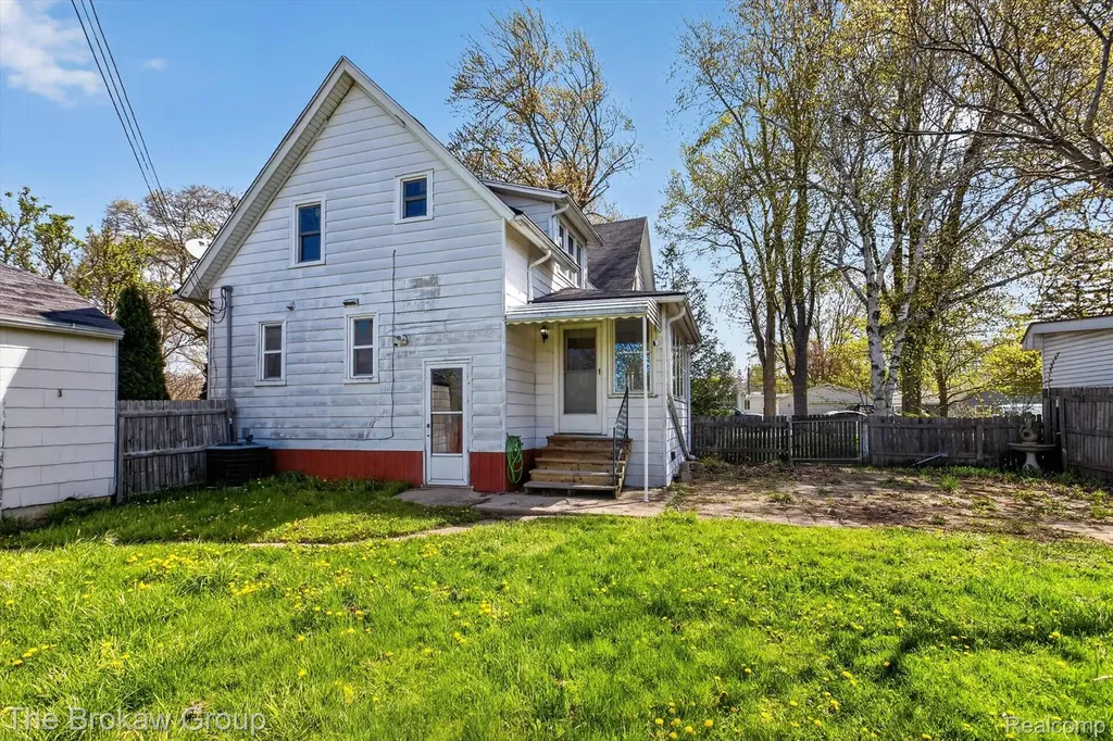 2095 Liberty Street Fairgrove Village MI 48733