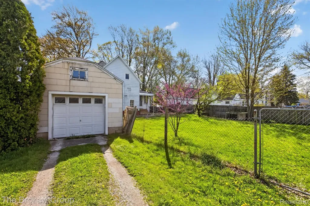 2095 Liberty Street Fairgrove Village MI 48733