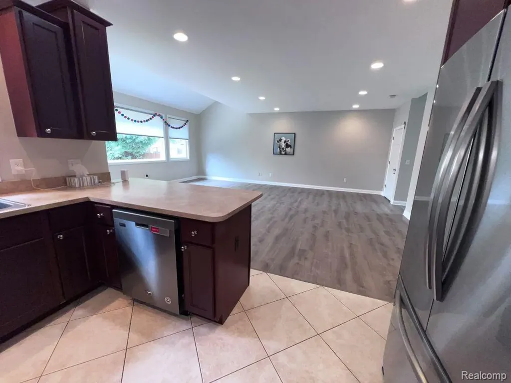 53 Highland Avenue Clawson City MI 48017