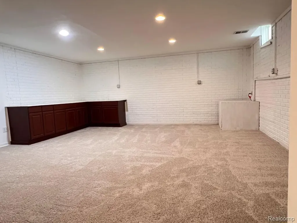 53 Highland Avenue Clawson City MI 48017