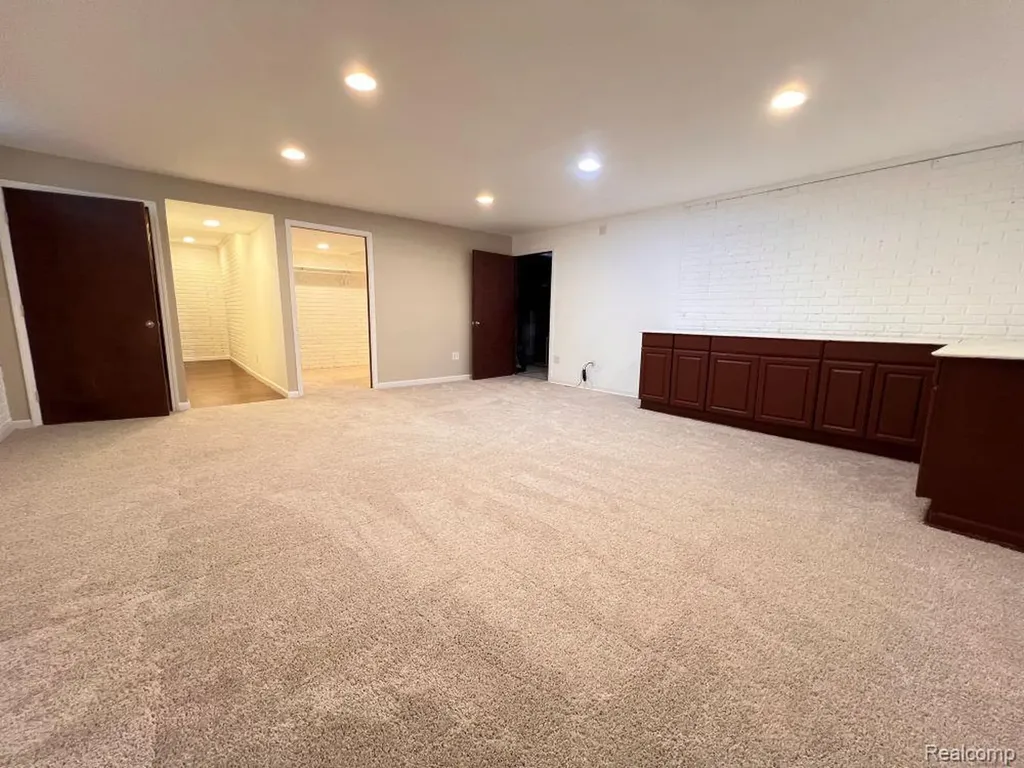 53 Highland Avenue Clawson City MI 48017