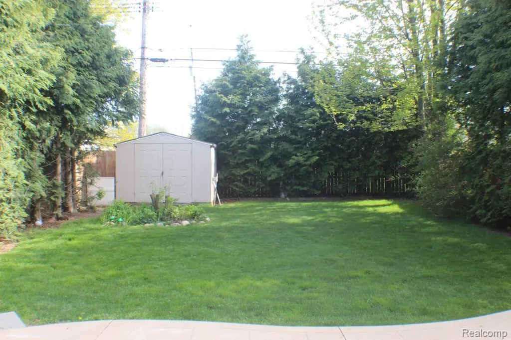 53 Highland Avenue Clawson City MI 48017