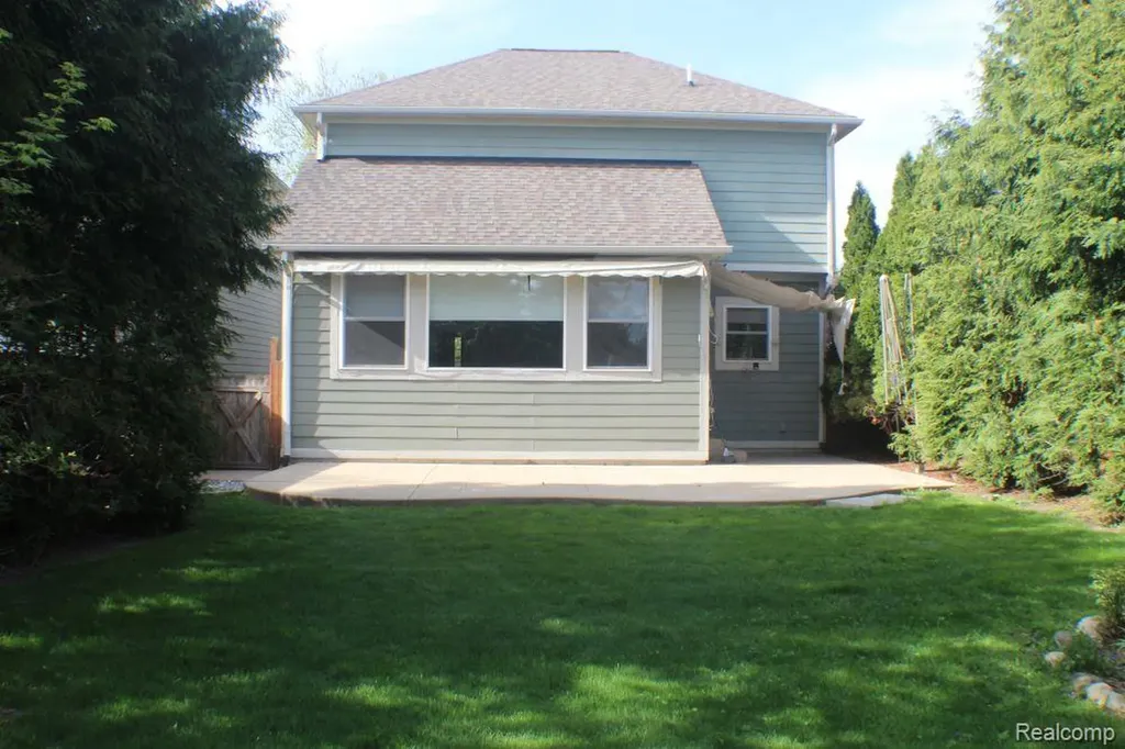 53 Highland Avenue Clawson City MI 48017