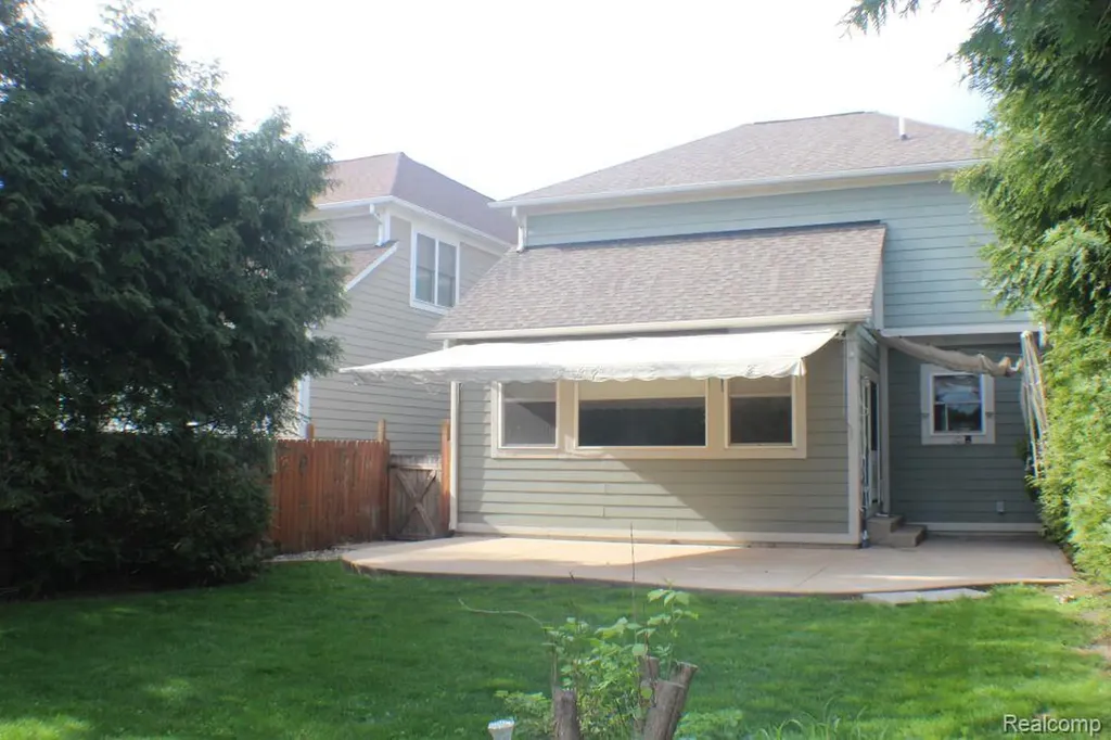 53 Highland Avenue Clawson City MI 48017