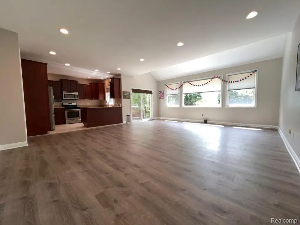 53 Highland Avenue Clawson City MI 48017
