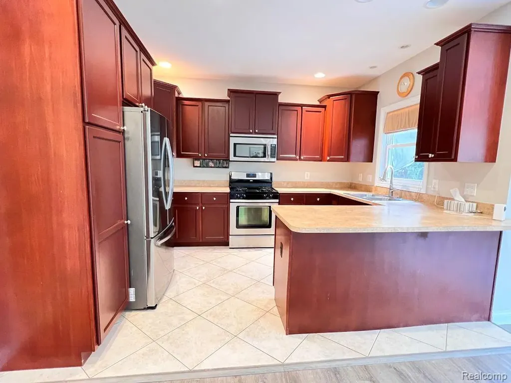 53 Highland Avenue Clawson City MI 48017