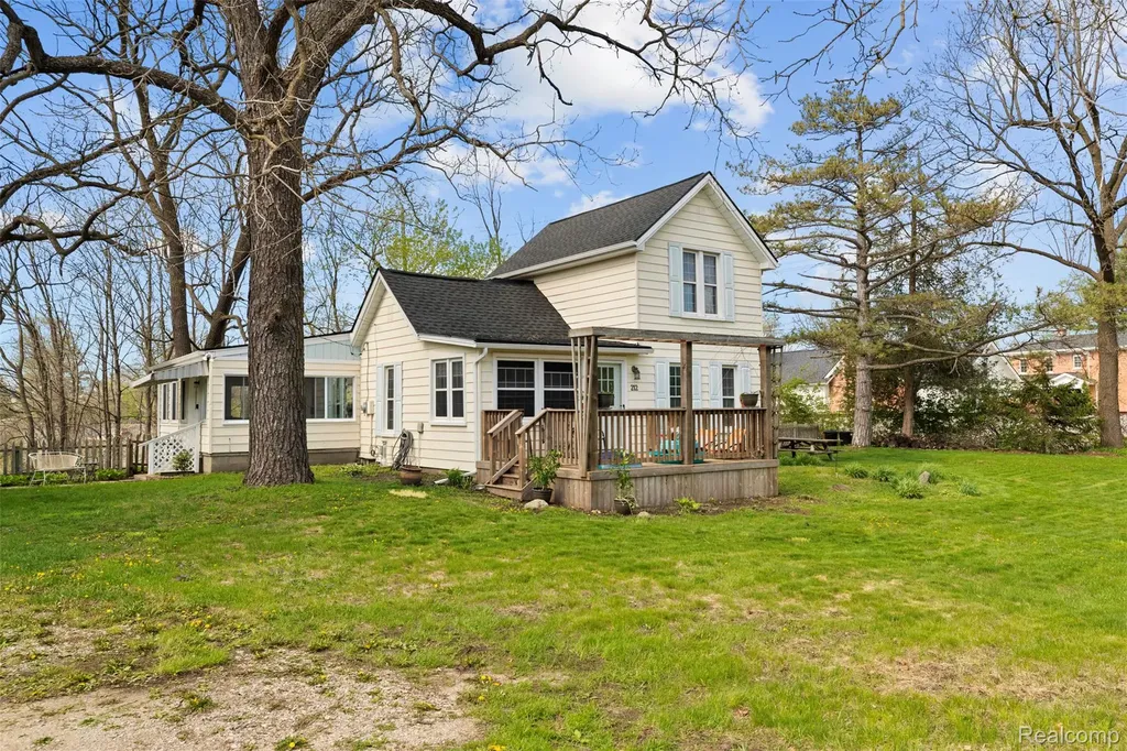 Brighton City MI, 212 Brighton Lake Road