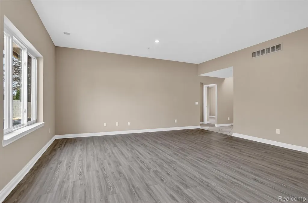 16535 Savor Lane Clinton Charter Township MI 48035