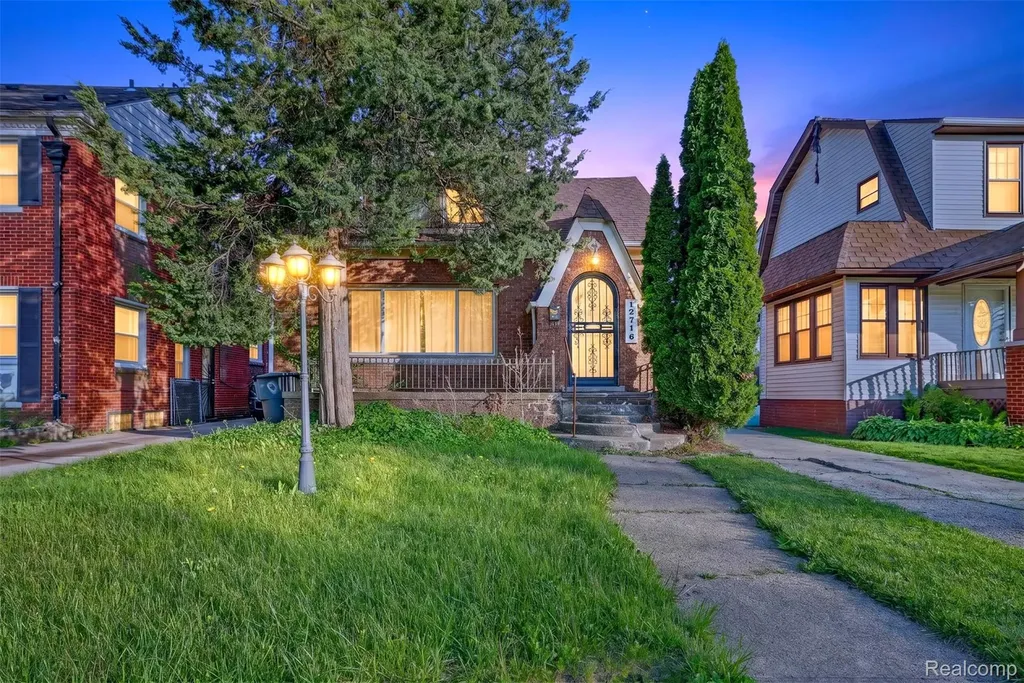 12716 Wilshire Drive Detroit City MI 48213