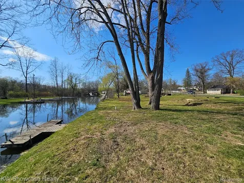 4120 Navarra Court White Lake Charter Township MI 48383