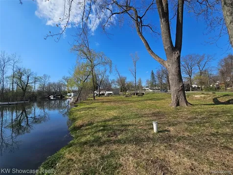 4120 Navarra Court White Lake Charter Township MI 48383