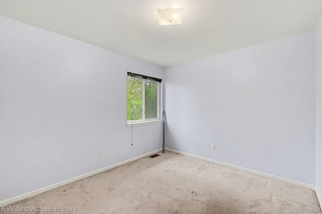 959 E Maple Street Holly Township MI 48442