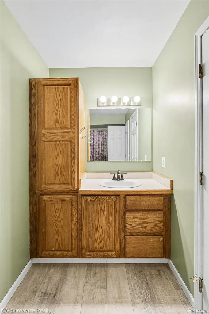 959 E Maple Street Holly Township MI 48442
