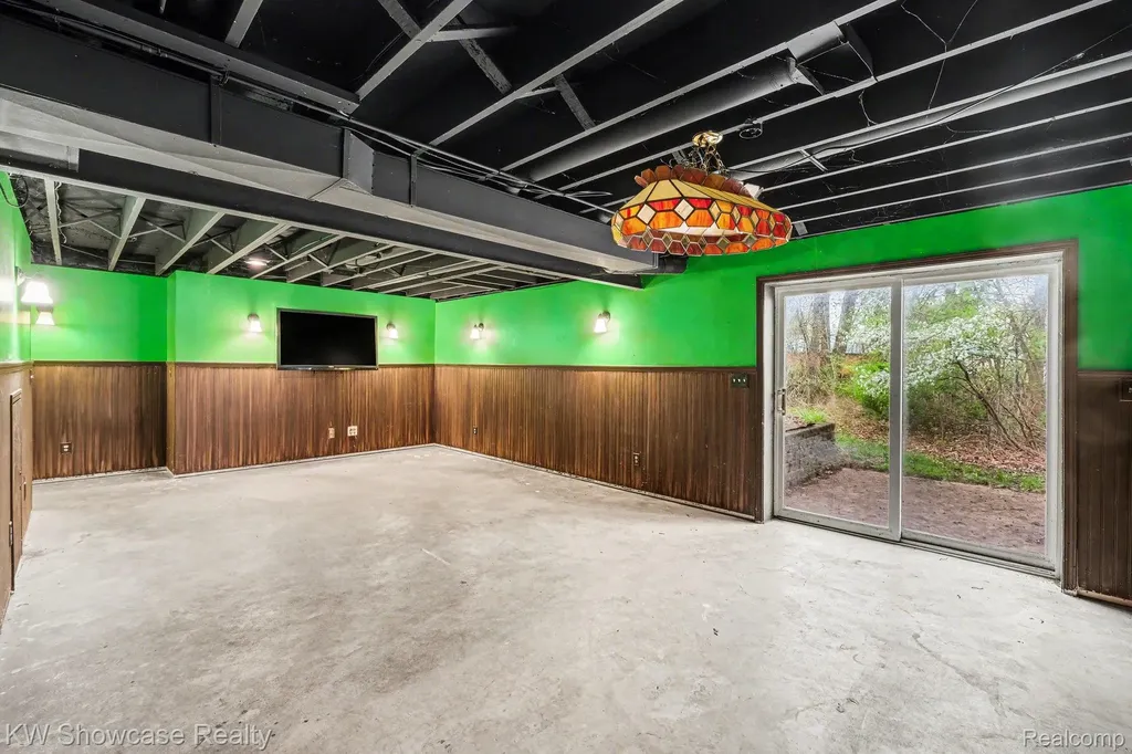 959 E Maple Street Holly Township MI 48442