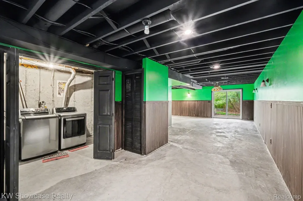 959 E Maple Street Holly Township MI 48442