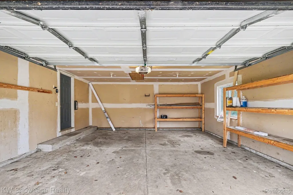 959 E Maple Street Holly Township MI 48442
