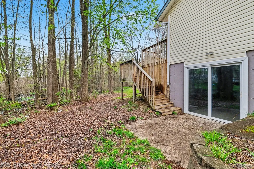 959 E Maple Street Holly Township MI 48442