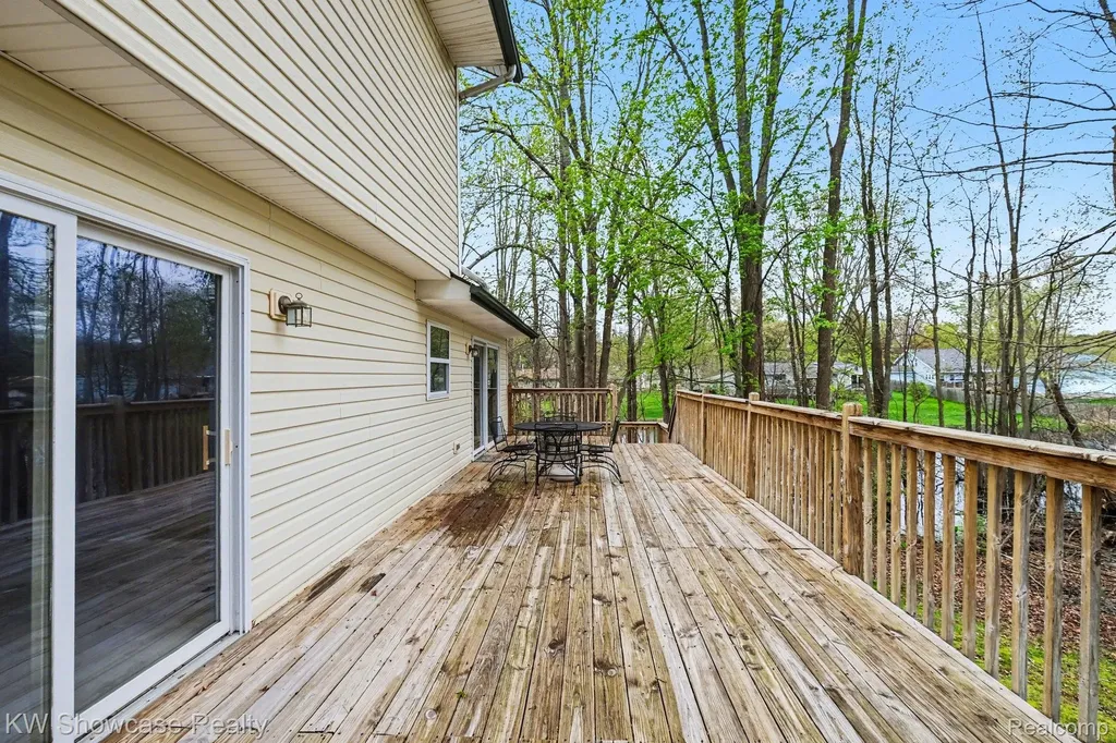 959 E Maple Street Holly Township MI 48442