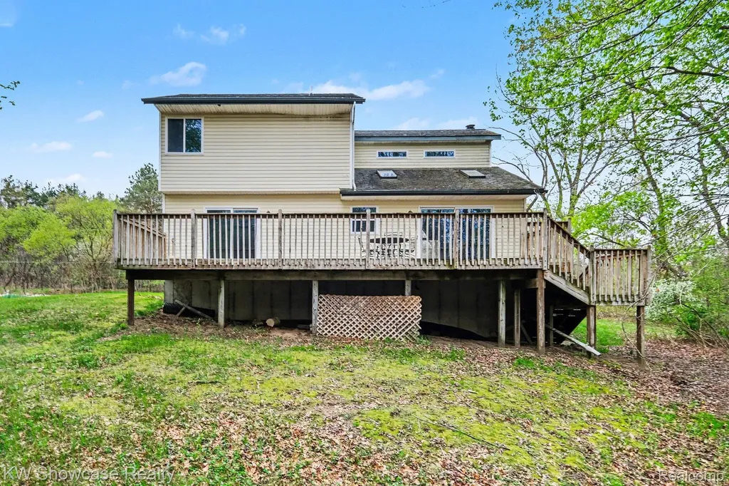 959 E Maple Street Holly Township MI 48442