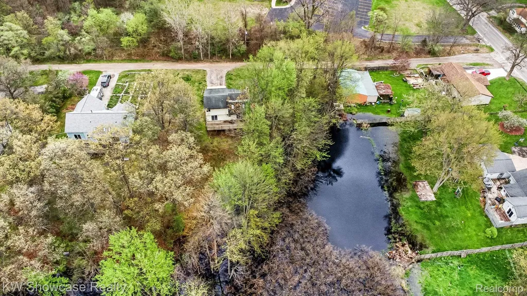 959 E Maple Street Holly Township MI 48442