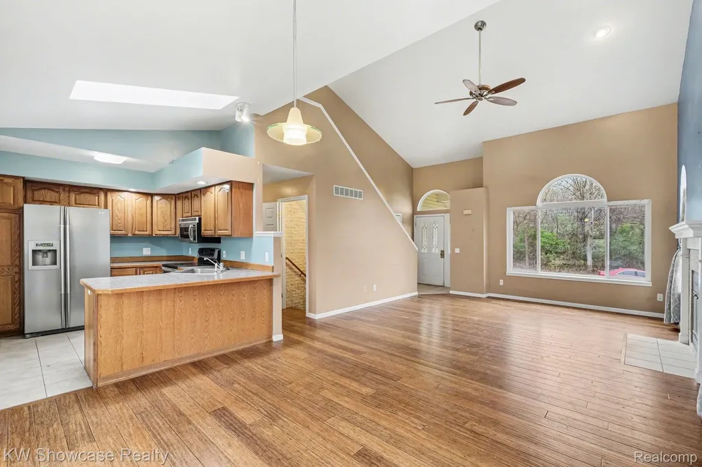 959 E Maple Street Holly Township MI 48442