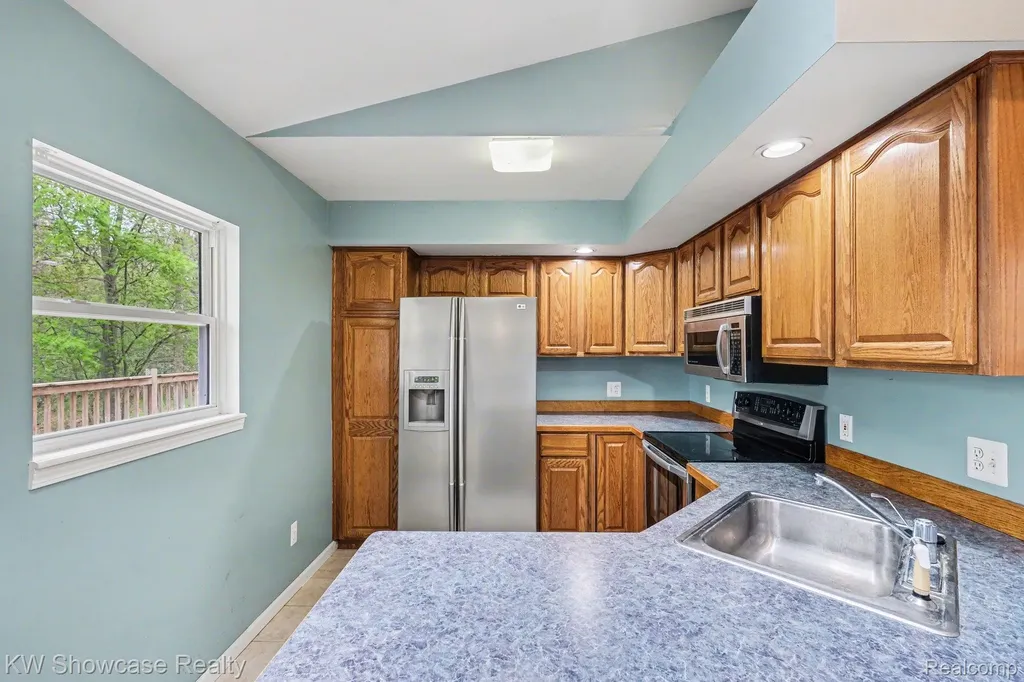 959 E Maple Street Holly Township MI 48442