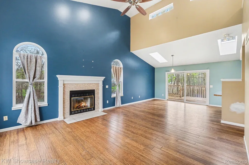 959 E Maple Street Holly Township MI 48442