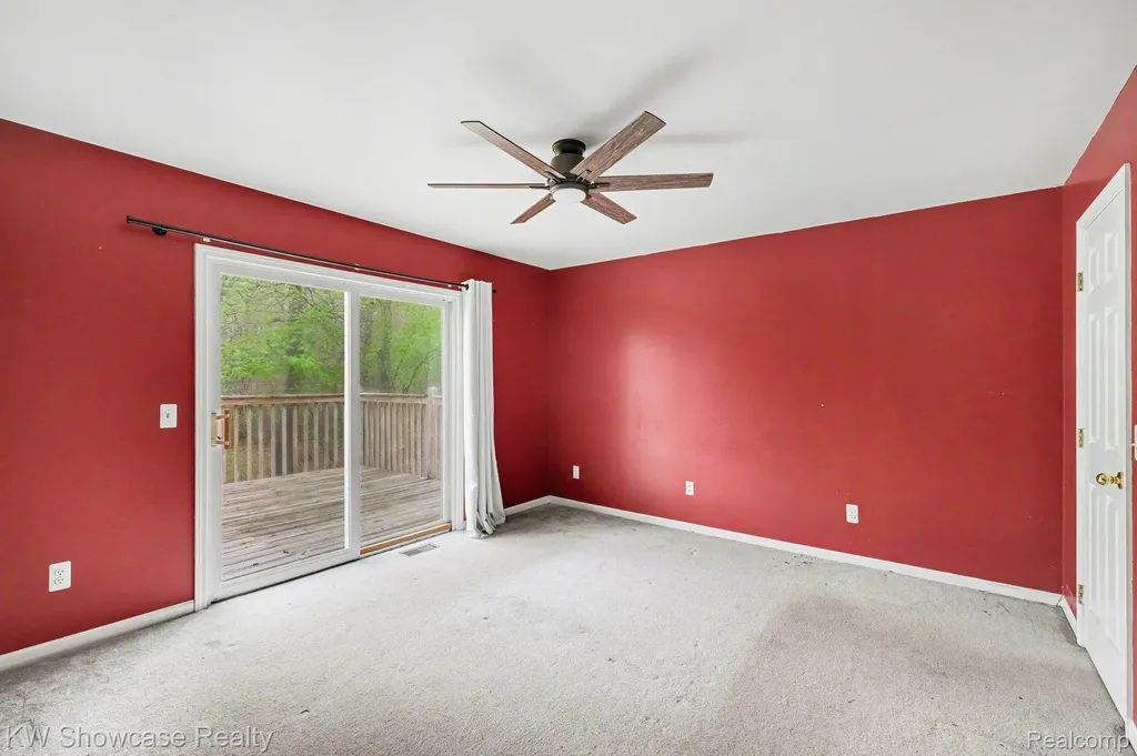 959 E Maple Street Holly Township MI 48442