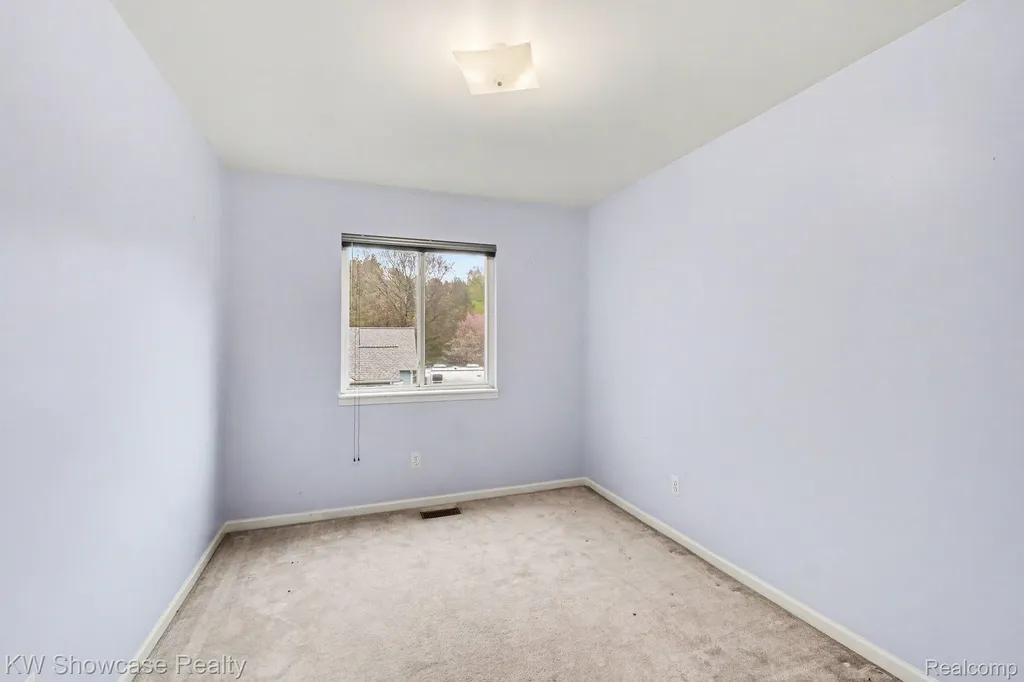 959 E Maple Street Holly Township MI 48442
