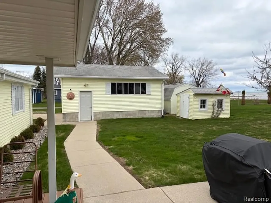 2904 N Lakeshore Road Rubicon Township MI 48468