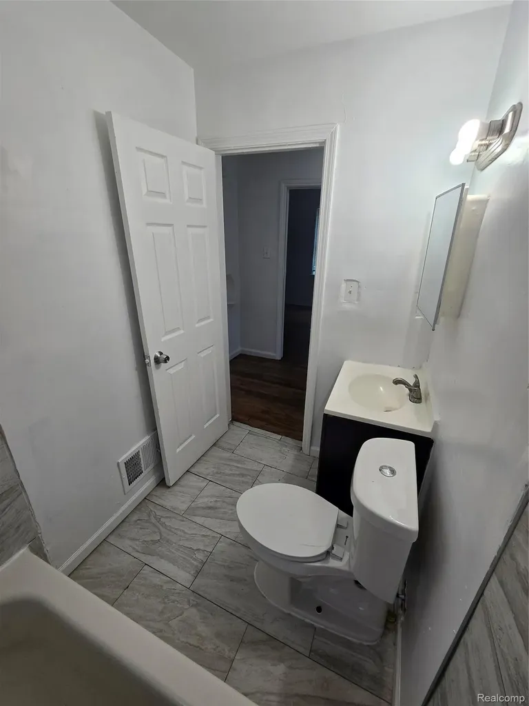 8842 Longacre Street Detroit City MI 48228