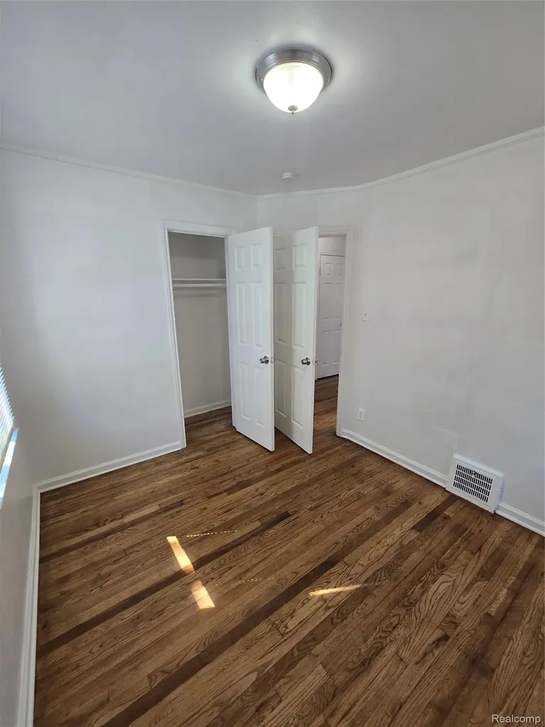 8842 Longacre Street Detroit City MI 48228